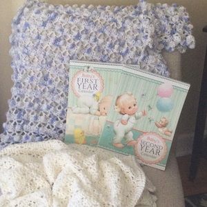 Set 2 baby afghans with 2 milestone calendars